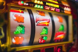 Responsible gaming reminders within nnok game lobby for adult visitors